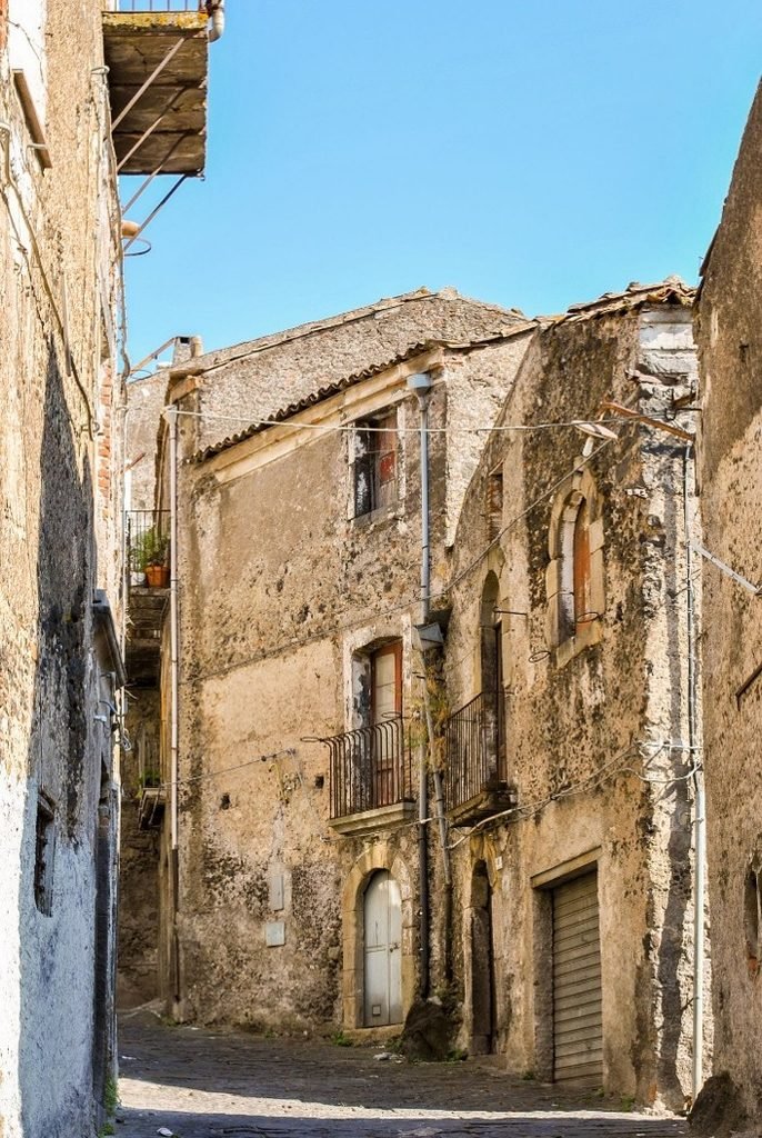 The Truth about one euro houses in Italy